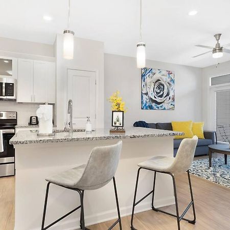 Stylish New Condo In 콩코드 외부 사진